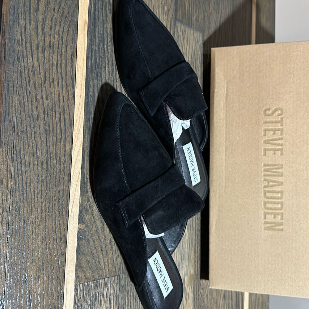 Steve Madden Black Suede Flats. Size 8. New With Tags